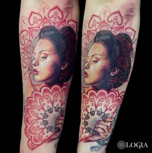 Tatuaje geisha en el brazo Laura Egea 